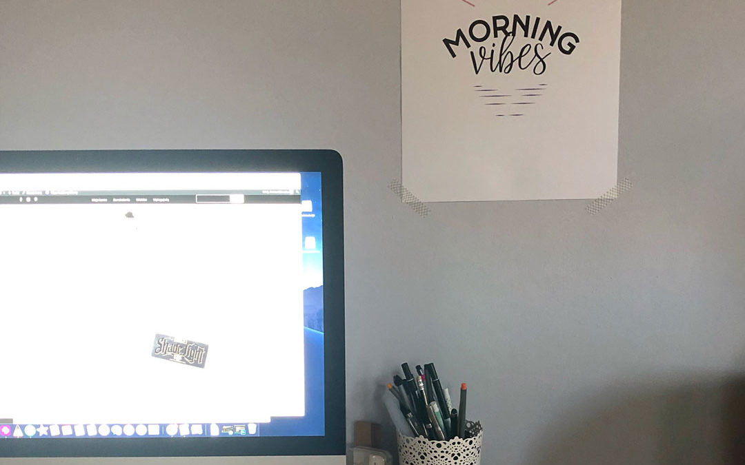 Plakat Morning Vibes na ścianie